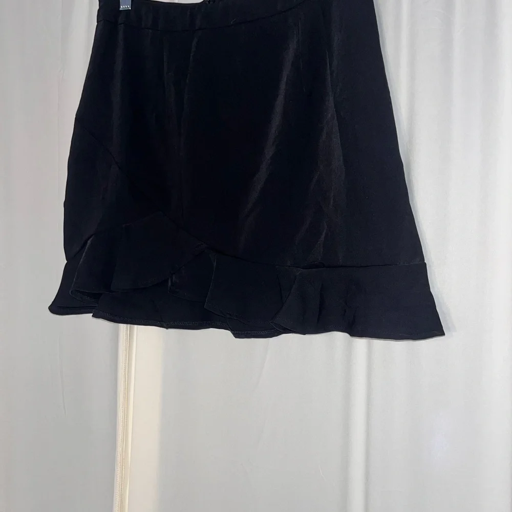 Superdown‎ Black Skater Mini Skirt with Ruffle Hem size L